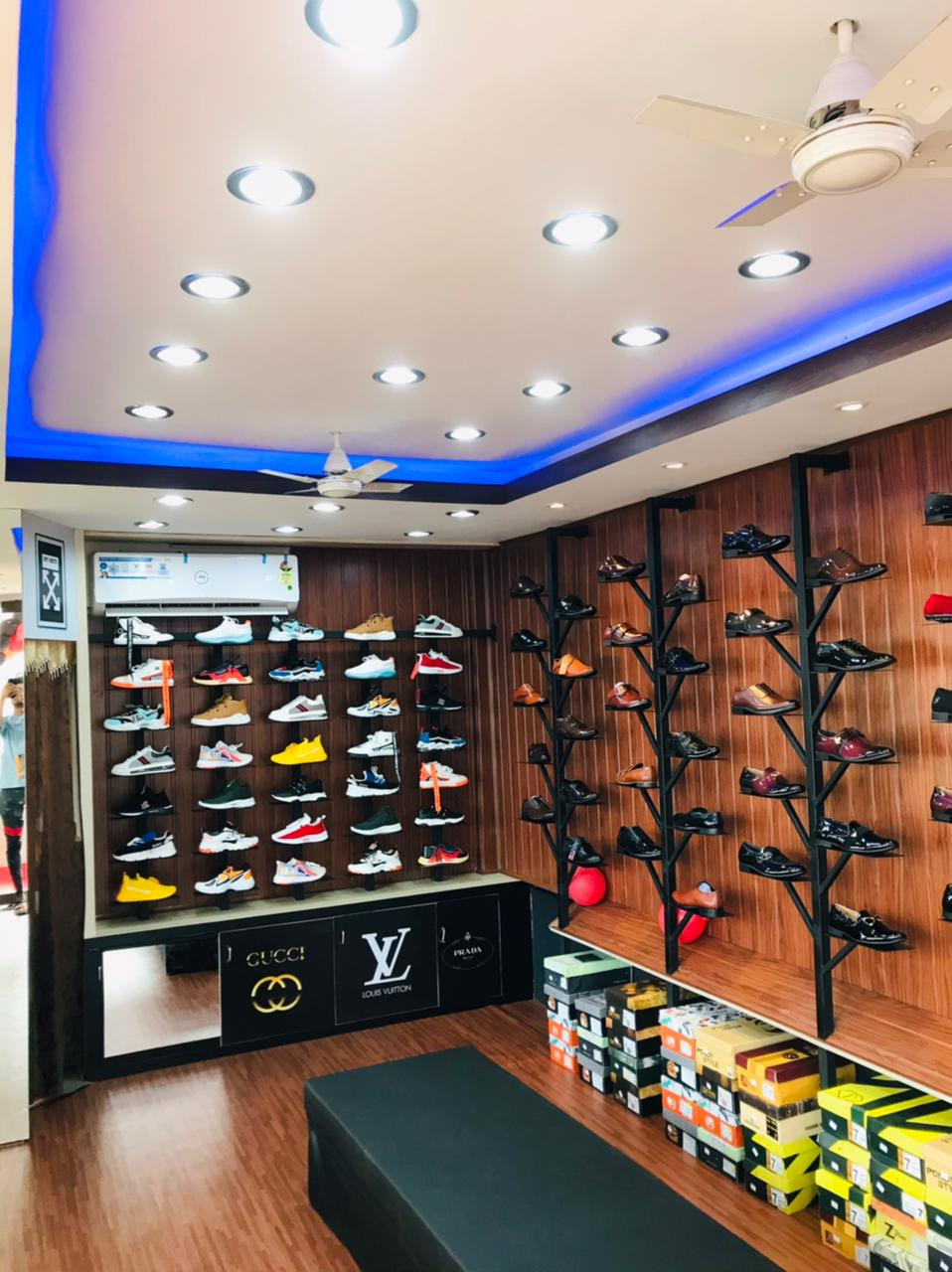 LEE CASRO THE MEN'S HUB